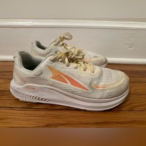 Altra Paradigm 6. Women’s size 9.